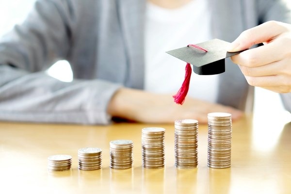 8 maneras de recaudar dinero de última hora para la universidad